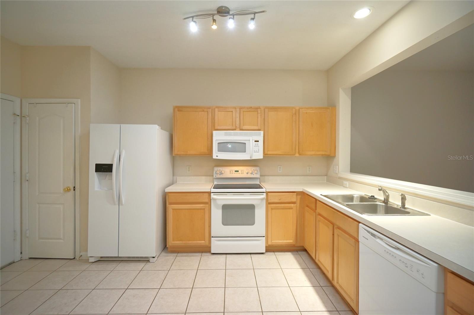 VISTA CAY - Residential Lease