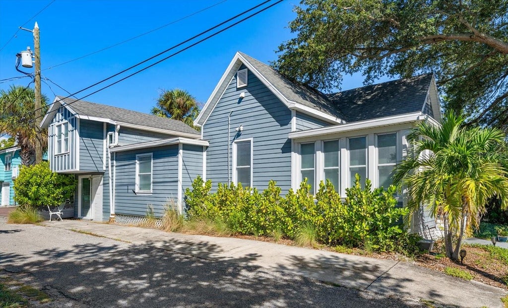 Photo of 940 Locust Street NE, St Petersburg, FL 33701 (MLS # TB8553106)