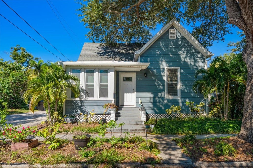 Photo of 940 Locust Street NE, St Petersburg, FL 33701 (MLS # TB8553106)