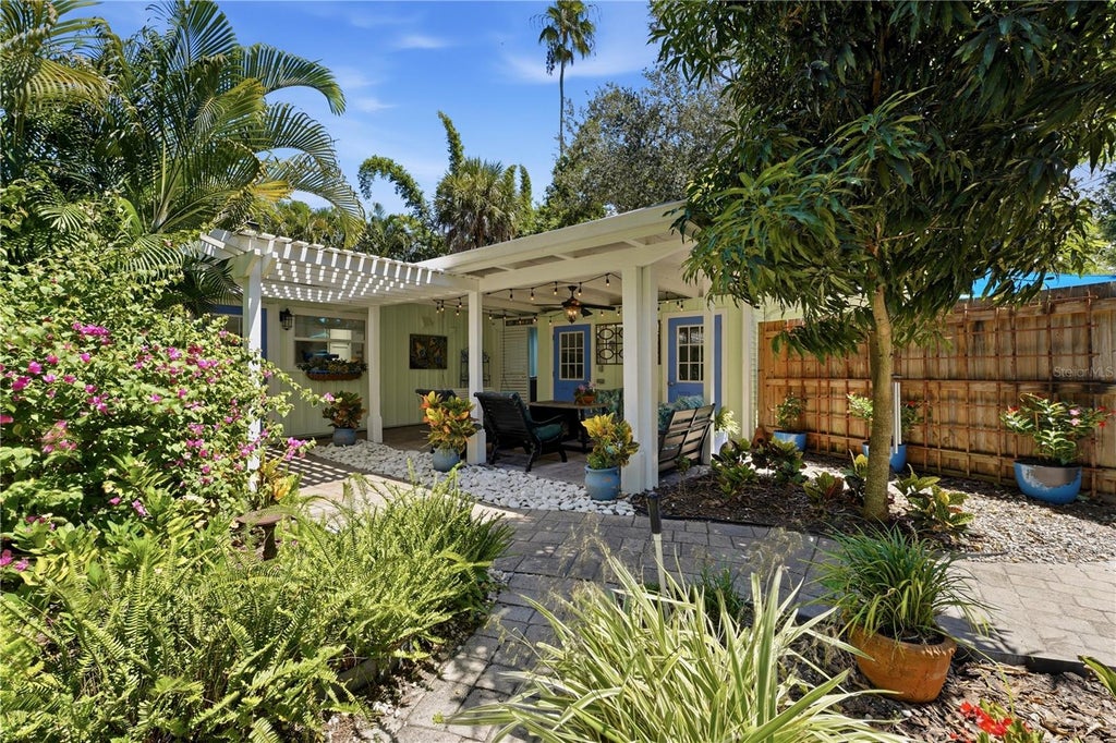 Photo of 3424 Old Oak Drive, Sarasota, FL 34239 (MLS # A4702989)