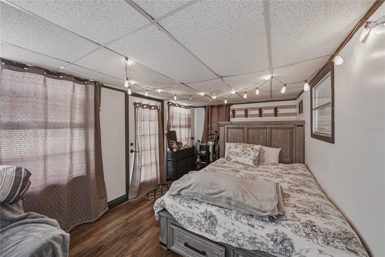 OAK HAMMOCK ESTATES - Residential