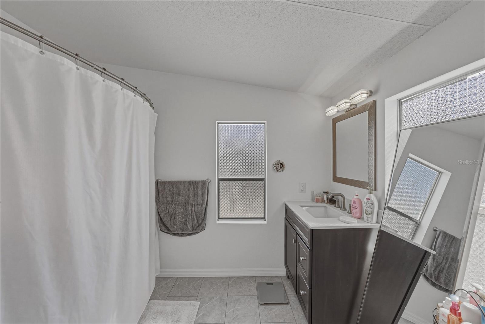 OAK HAMMOCK ESTATES - Residential