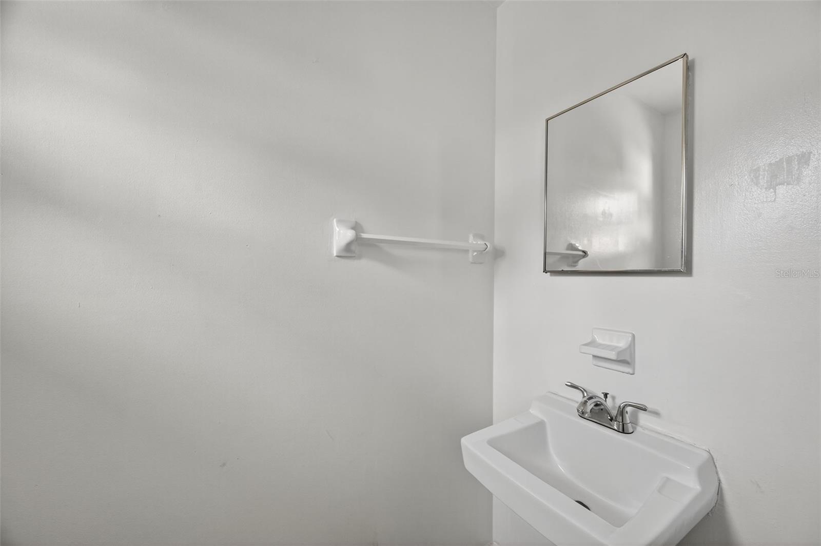 POMS PARK 3 - Residential Lease