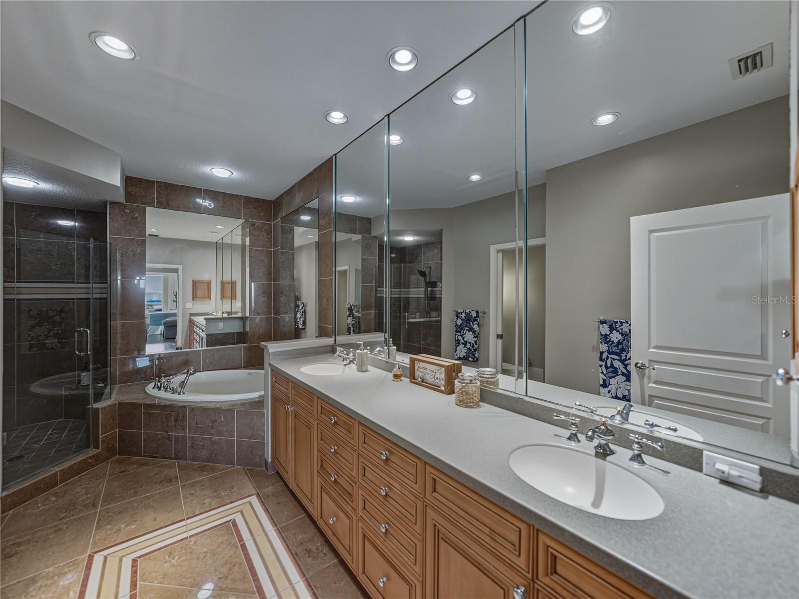 BELLA PLAYA TWNHMS - Residential