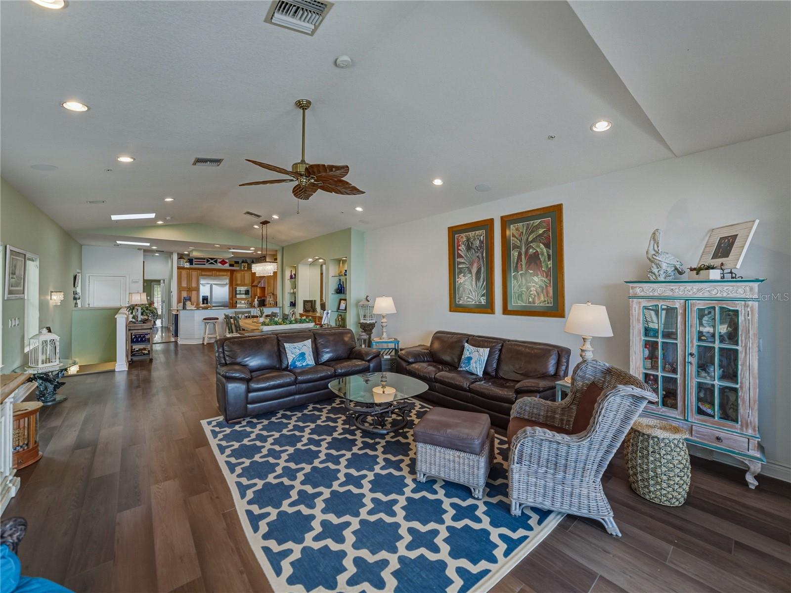 BELLA PLAYA TWNHMS - Residential