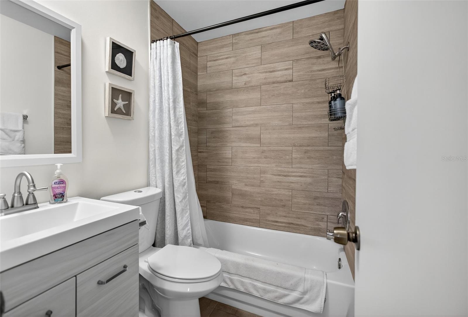 PARK VIEW ESTATES - Residential Lease