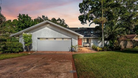 Photo of 952 N Heron Circle, Winter Haven, FL 33884 (MLS # L4957095)