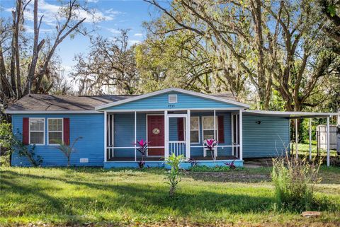 A home in AUBURNDALE