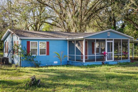 A home in AUBURNDALE