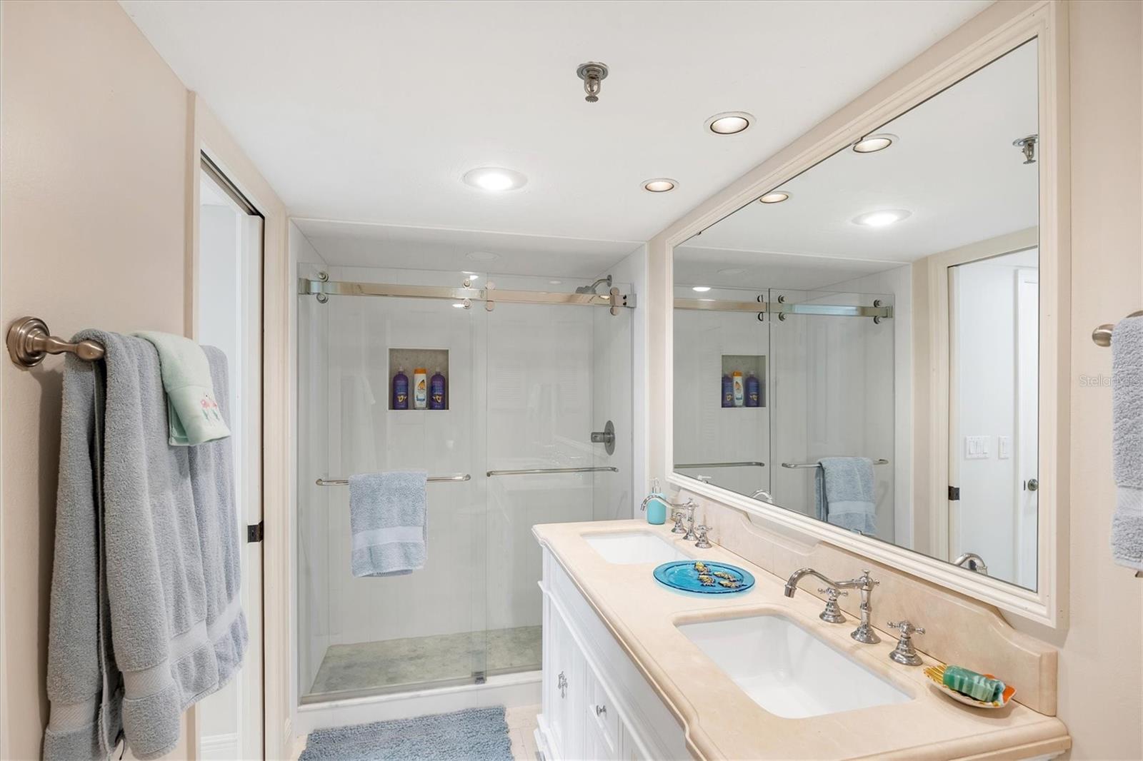 PLACIDA HARBOUR PH 04 BLDG 21 - Residential