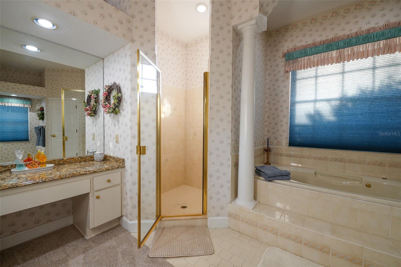 DRY CREEK ESTATES - Residential