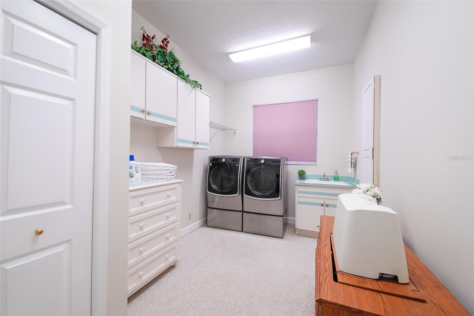 DRY CREEK ESTATES - Residential