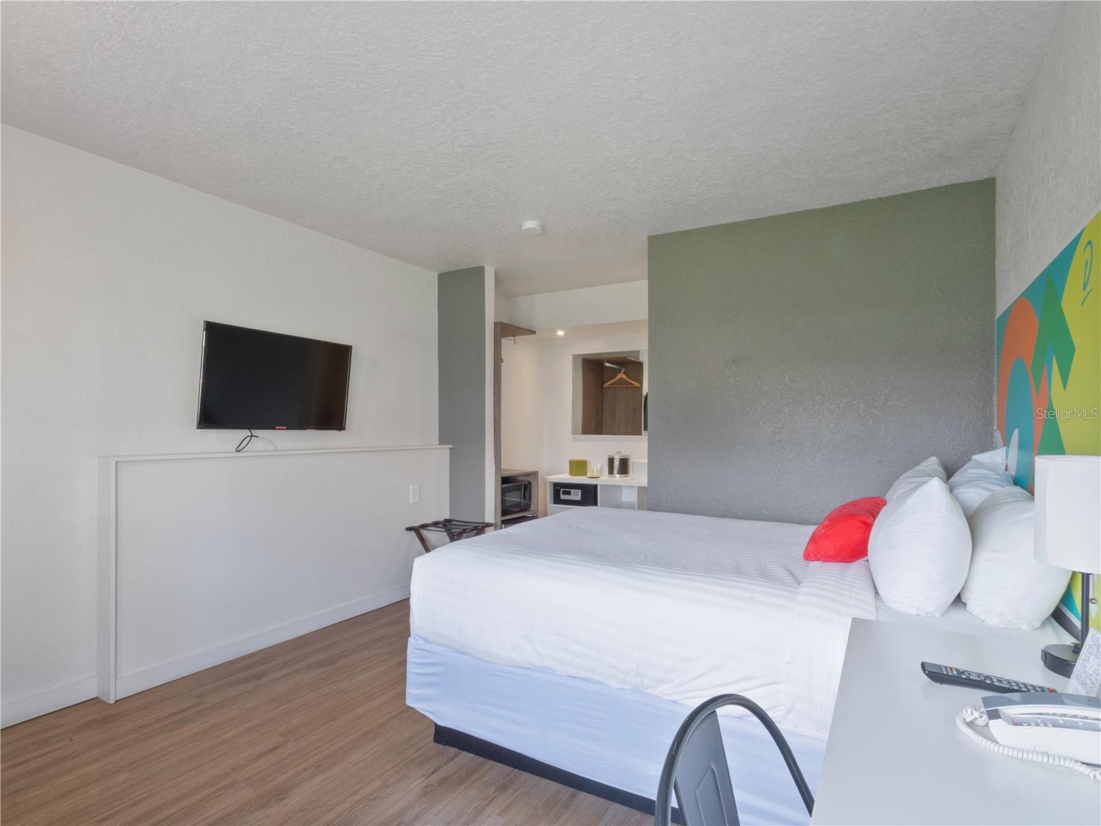 GREENPOINT ESSENTIAL HOTEL CONDO - Residential