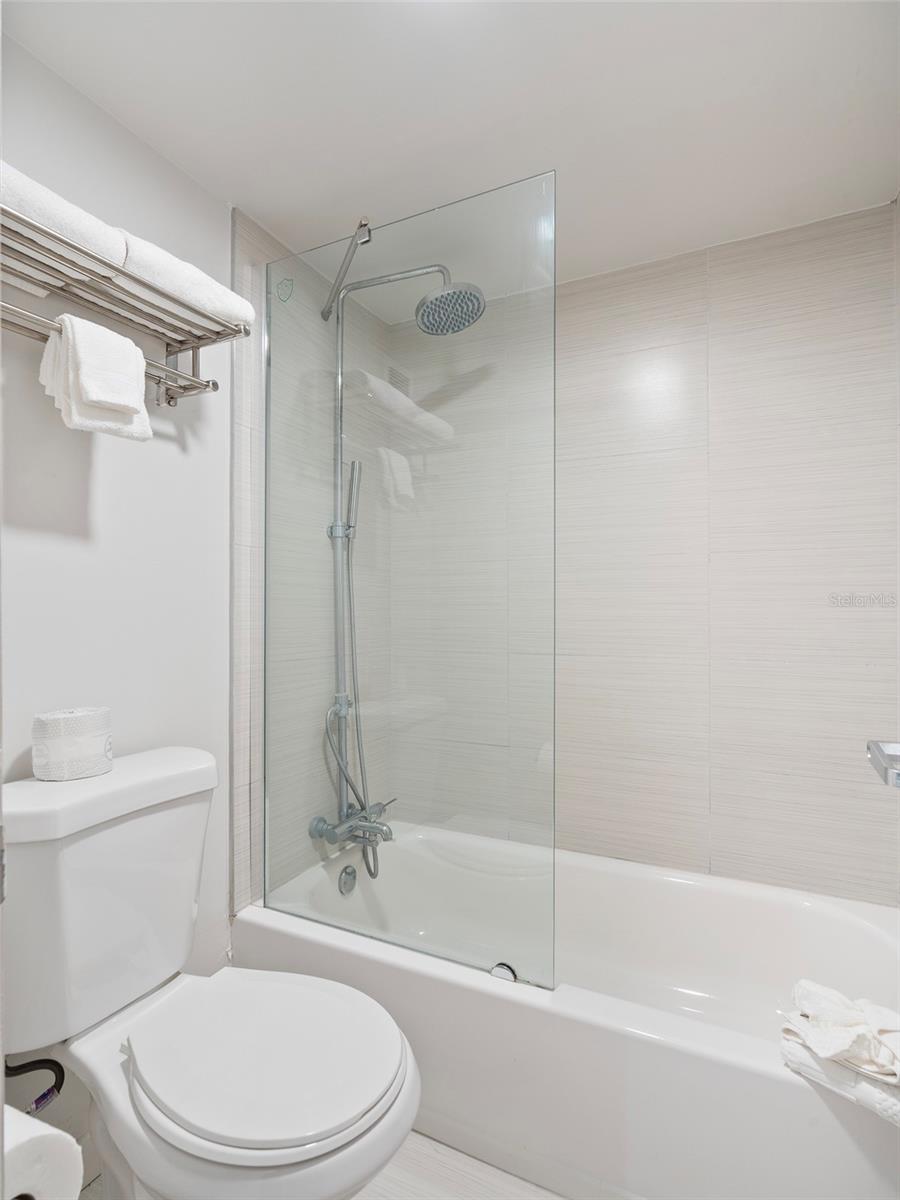 GREENPOINT ESSENTIAL HOTEL CONDO - Residential