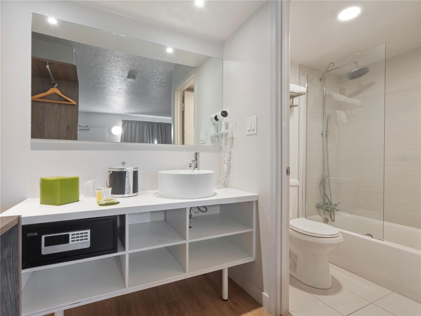 GREENPOINT ESSENTIAL HOTEL CONDO - Residential