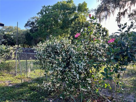 A home in AUBURNDALE