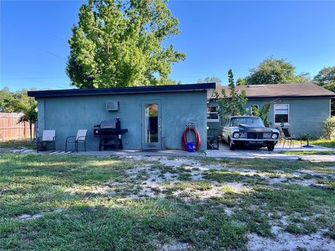 A home in AUBURNDALE