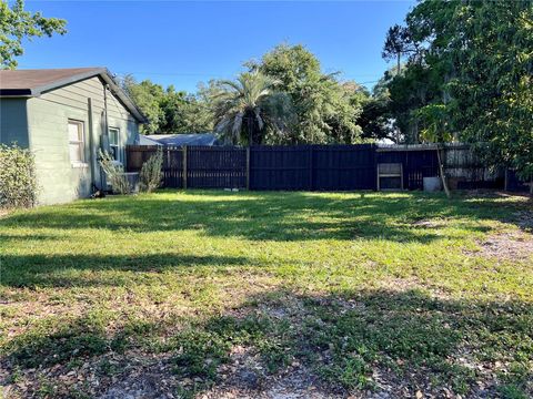 A home in AUBURNDALE