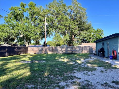 A home in AUBURNDALE