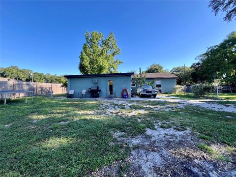 A home in AUBURNDALE