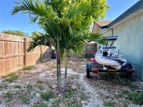 A home in AUBURNDALE