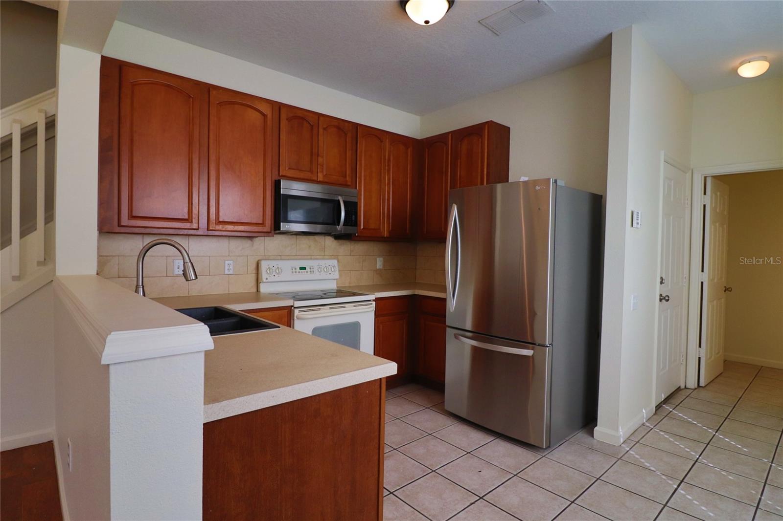 VISTAS AT LAKE HOWELL - Residential Lease