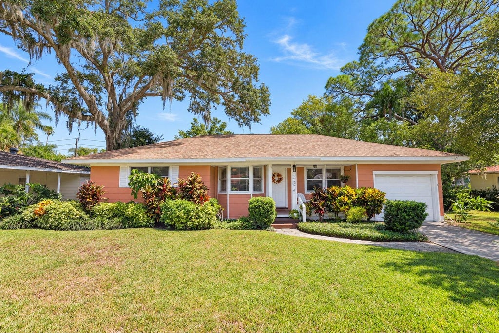 Photo of 1725 San Mateo Drive, Dunedin, FL 34698 (MLS # TB8553625)