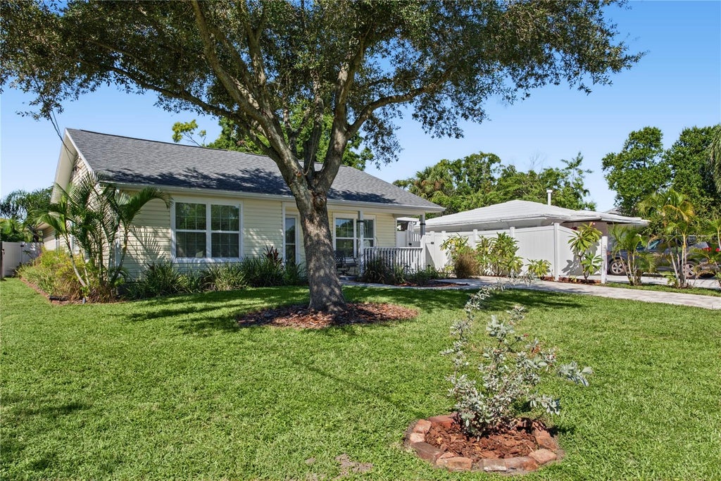 Photo of 208 N New Jersey Avenue, Tampa, FL 33609 (MLS # TB8558684)