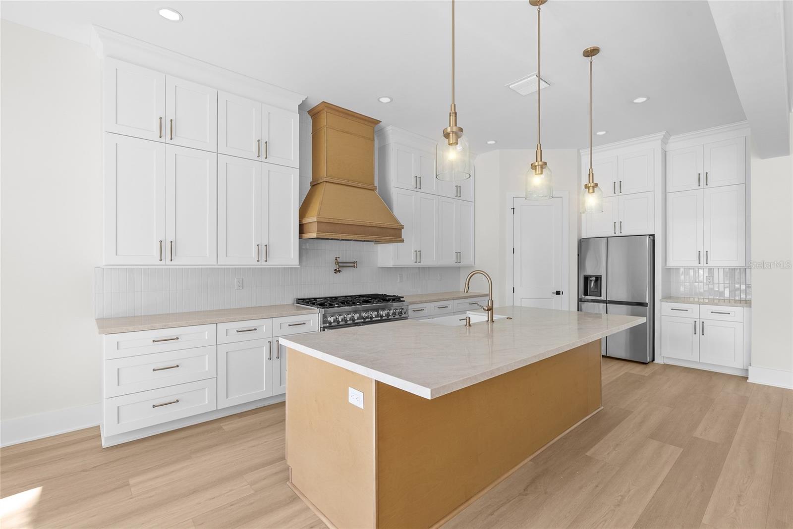 DE SOTO ESTATES - Residential