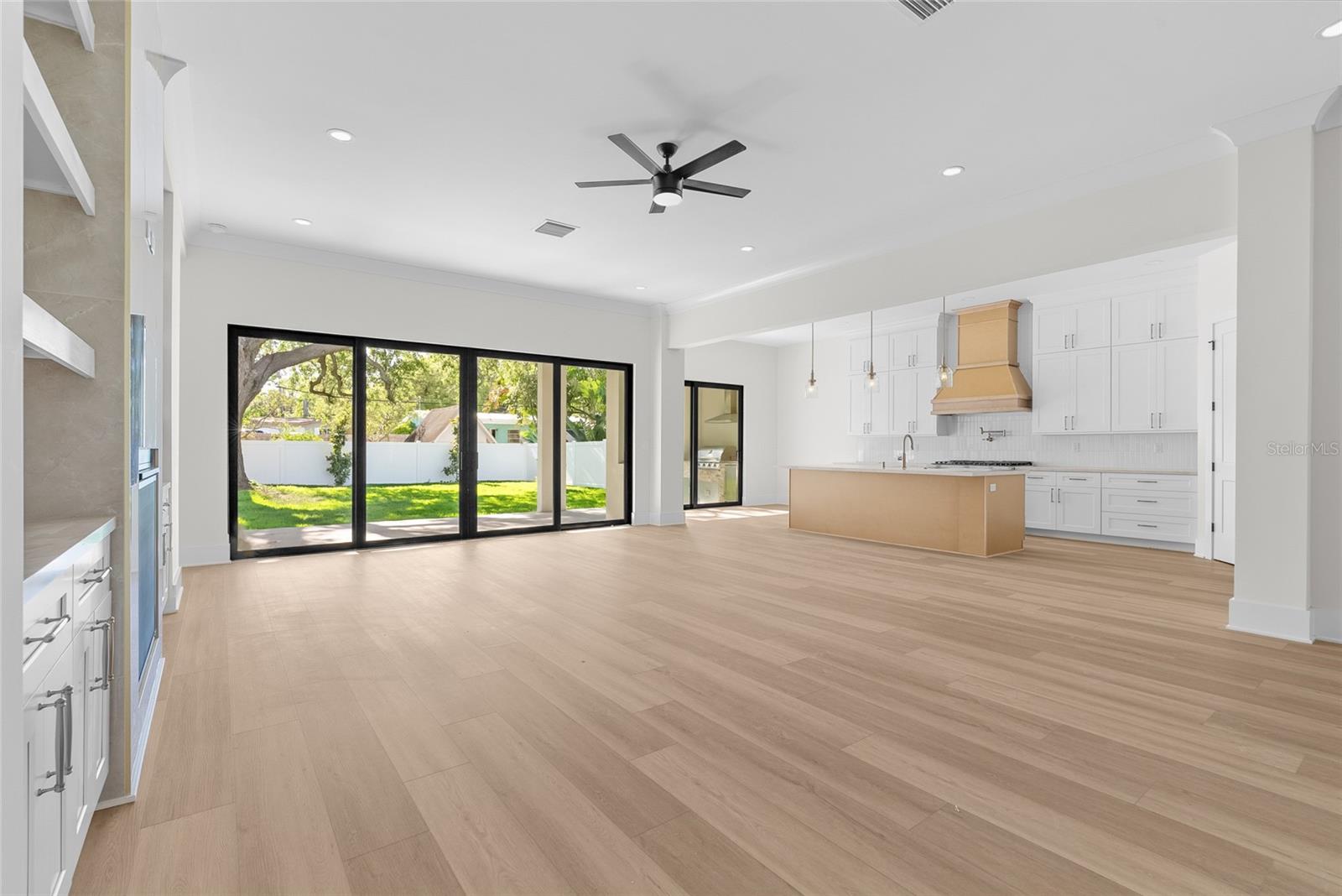 DE SOTO ESTATES - Residential