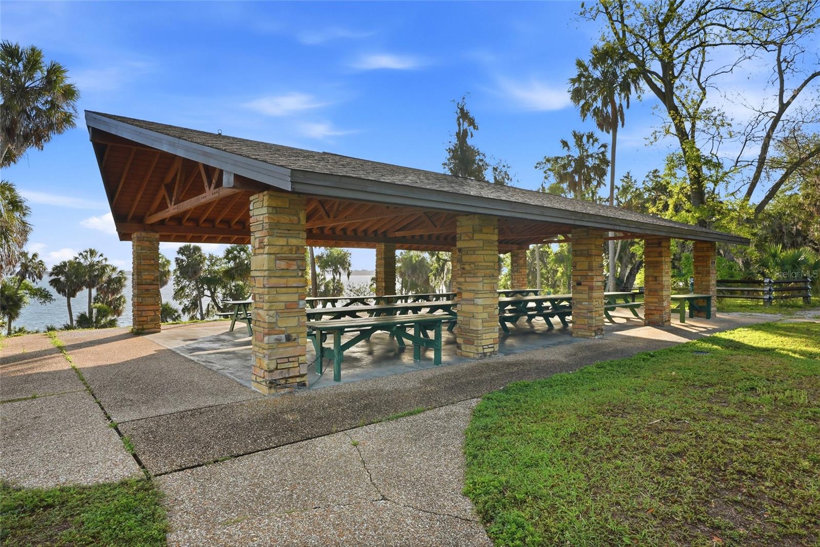 DE SOTO ESTATES - Residential