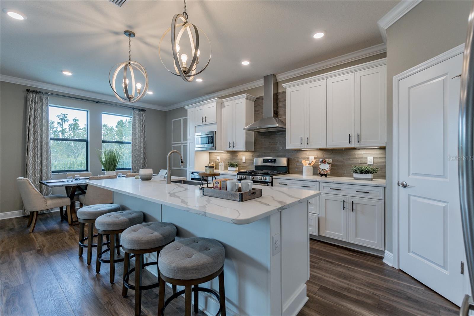 NORTH LAKE ESTATES - Residential