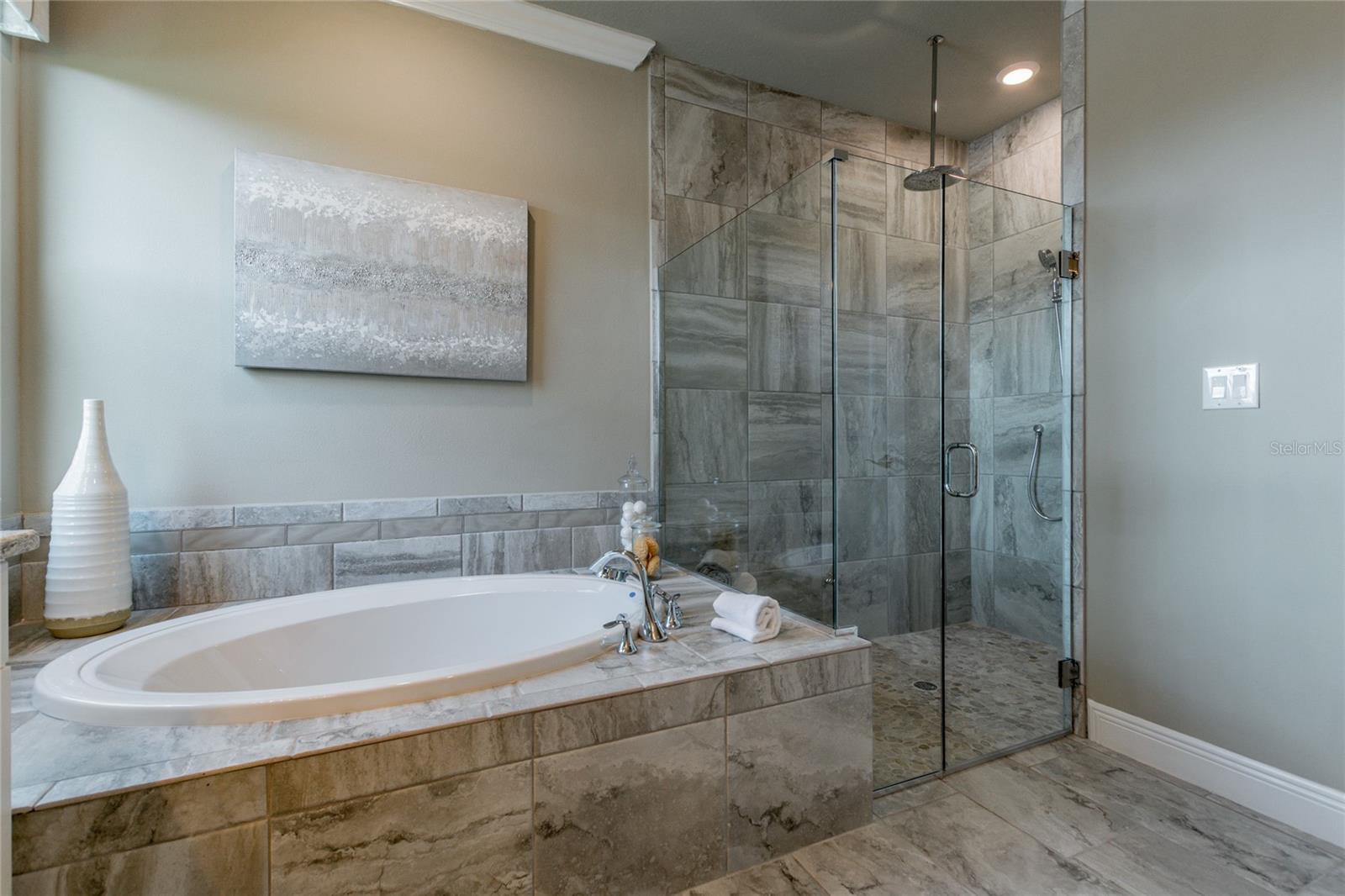 NORTH LAKE ESTATES - Residential