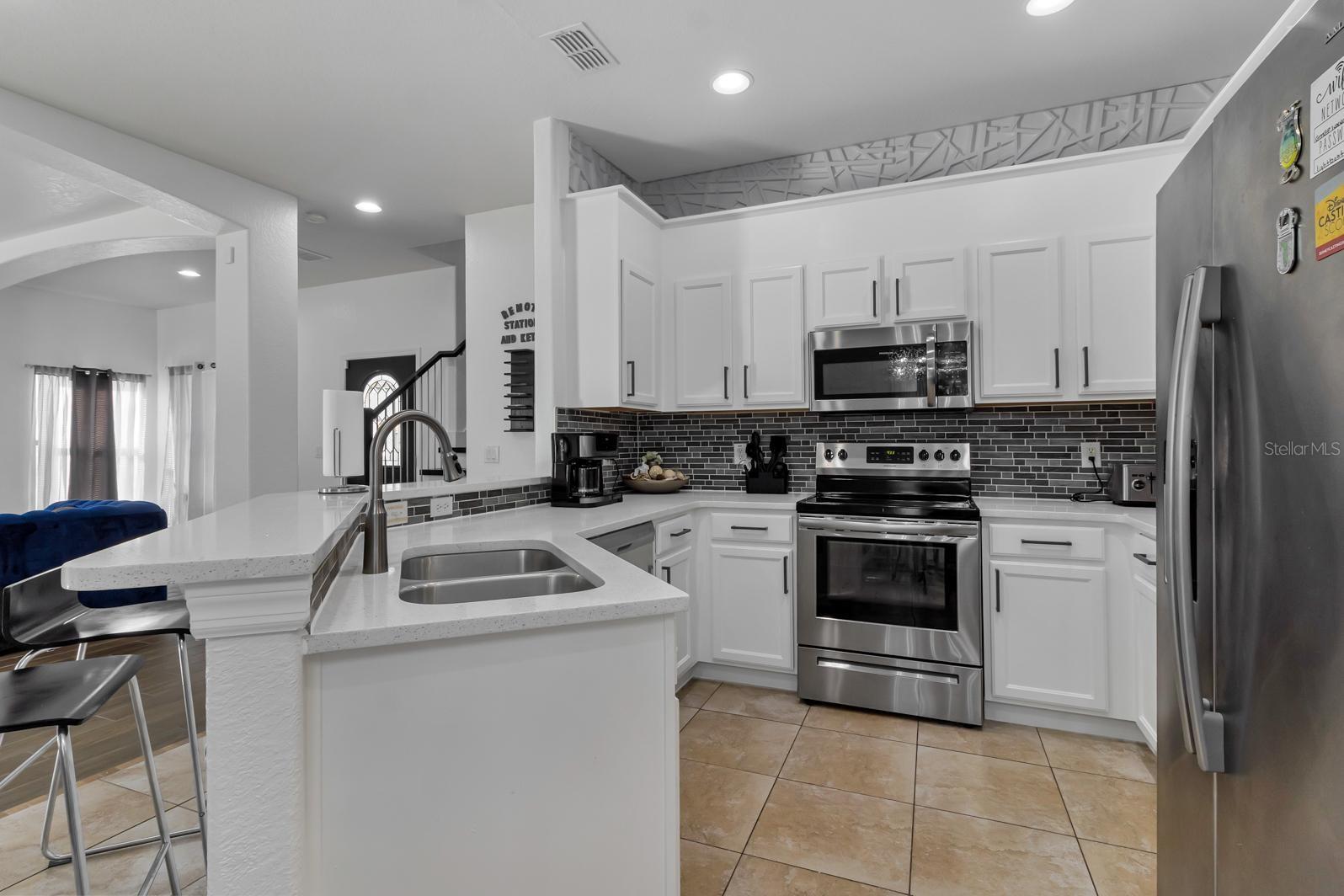 HIGH GROVE UNIT 02 - Residential Lease