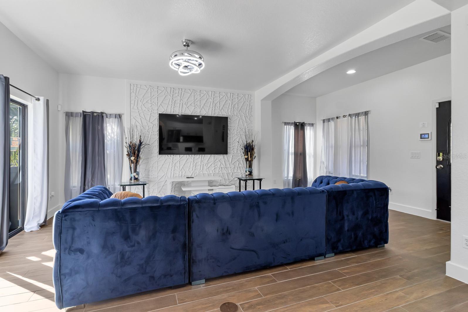 HIGH GROVE UNIT 02 - Residential Lease