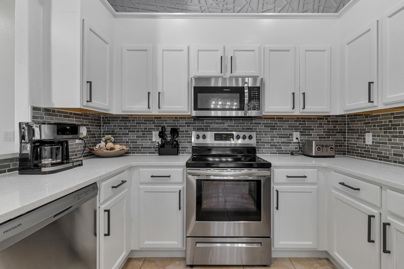 HIGH GROVE UNIT 02 - Residential Lease