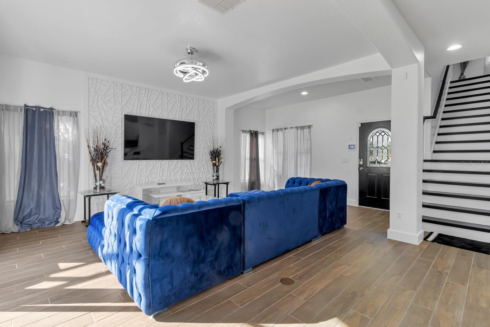 HIGH GROVE UNIT 02 - Residential Lease