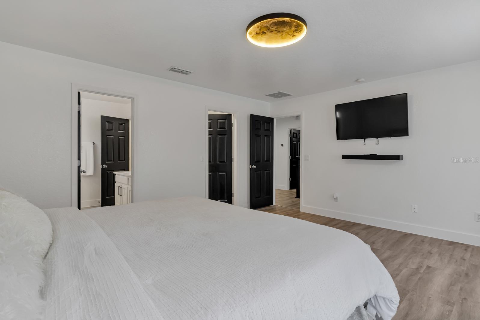 HIGH GROVE UNIT 02 - Residential Lease