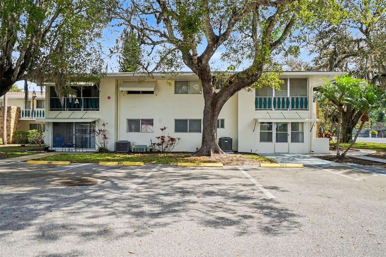 FAIRWAYS CONDO PH 01 - Residential