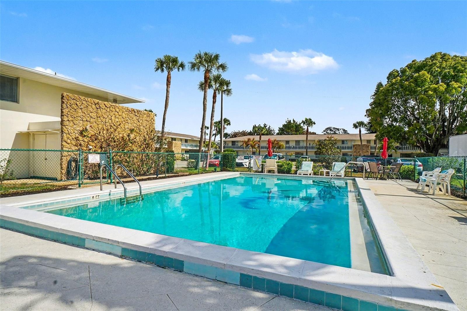 FAIRWAYS CONDO PH 01 - Residential