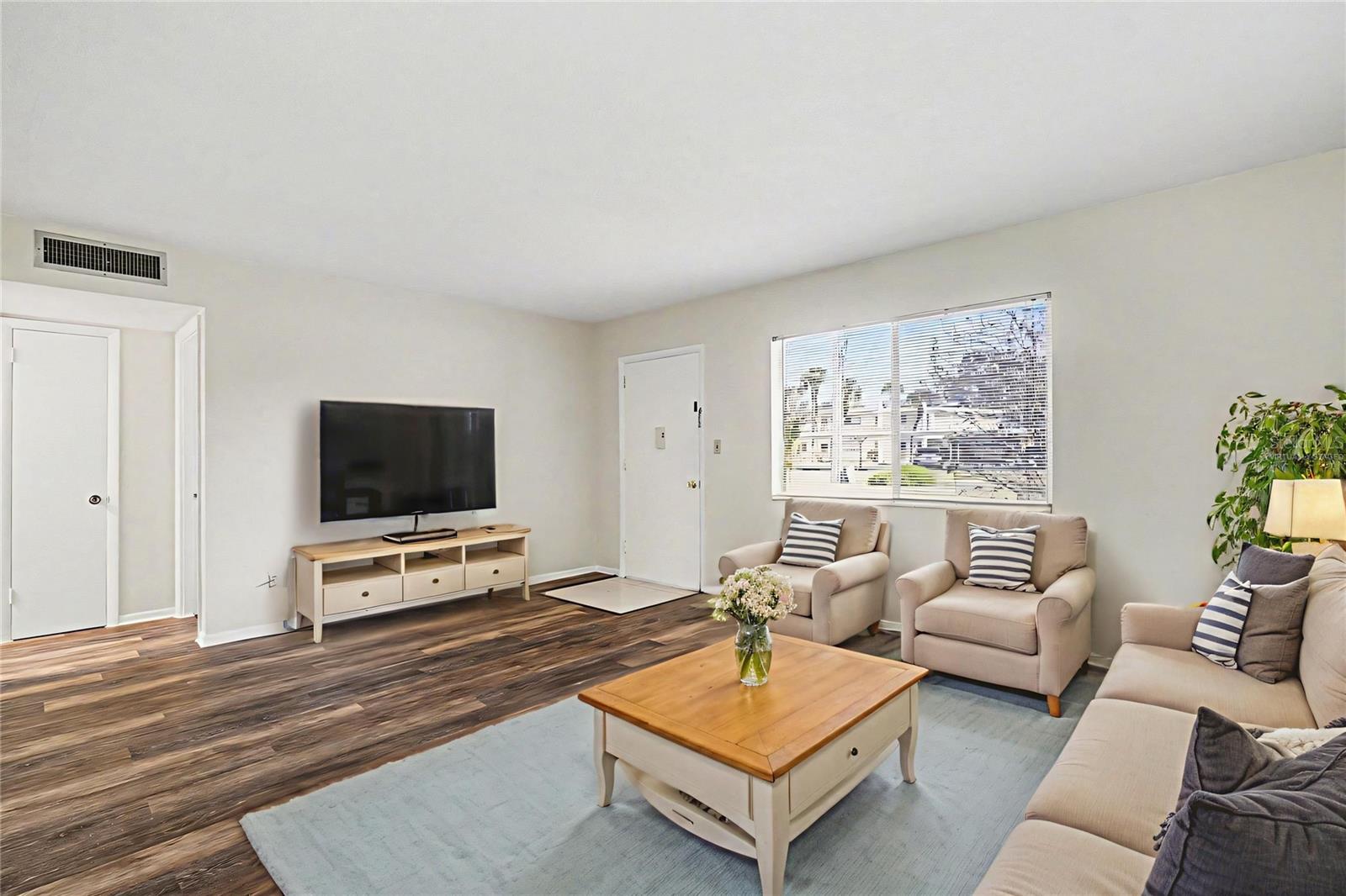 FAIRWAYS CONDO PH 01 - Residential