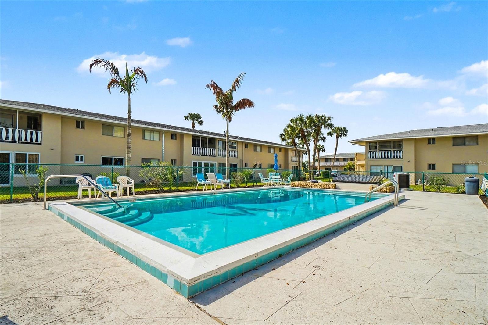 FAIRWAYS CONDO PH 01 - Residential