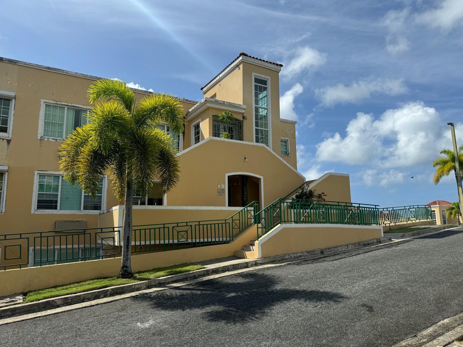 COSTA DORADA - Residential