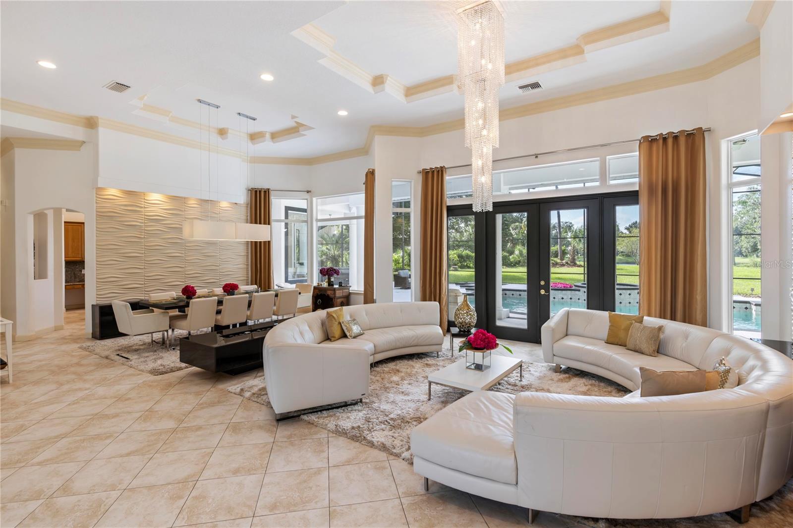 HEATHROW WOODS - Residential