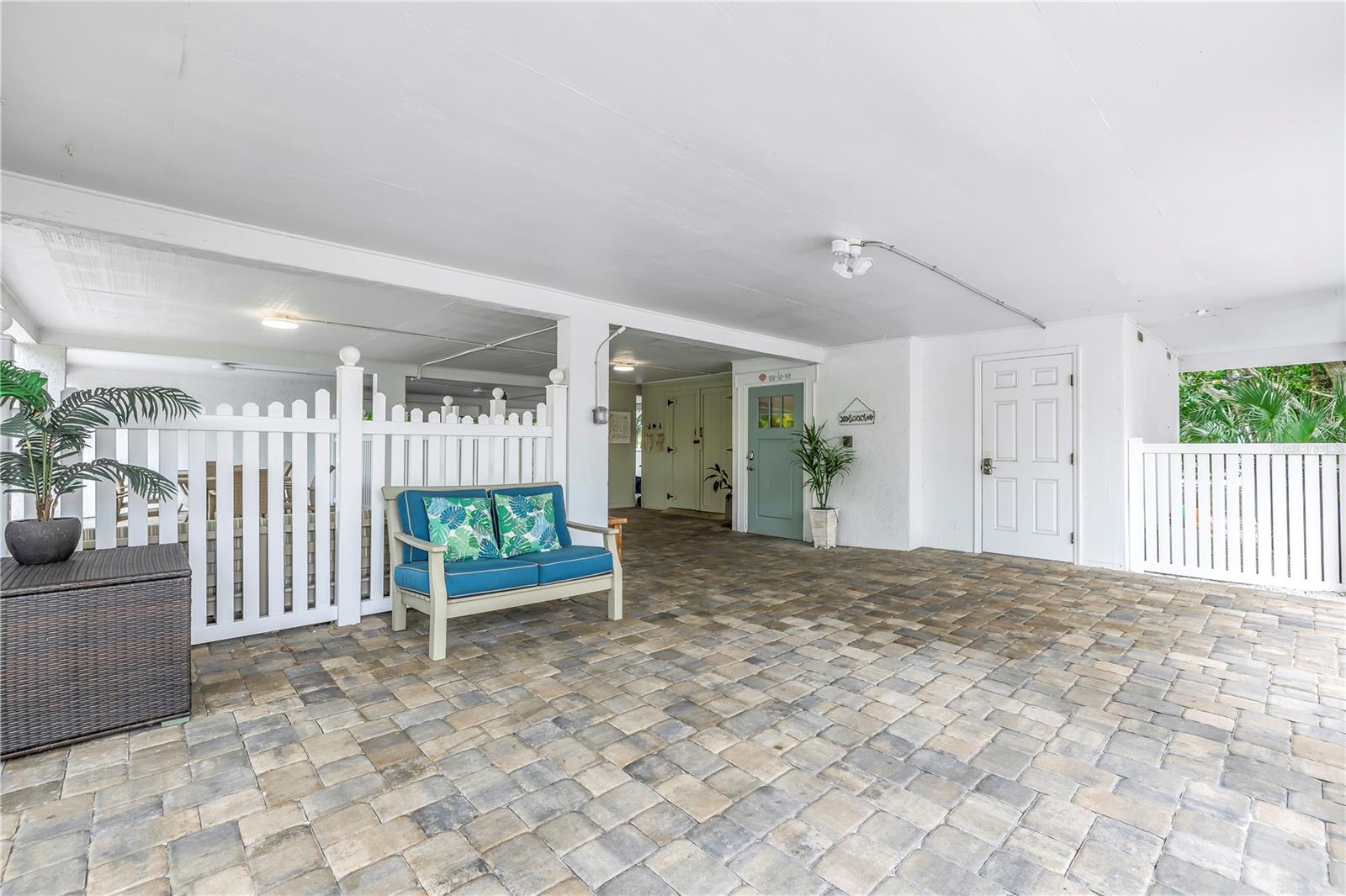 SARASOTA BEACH - Residential