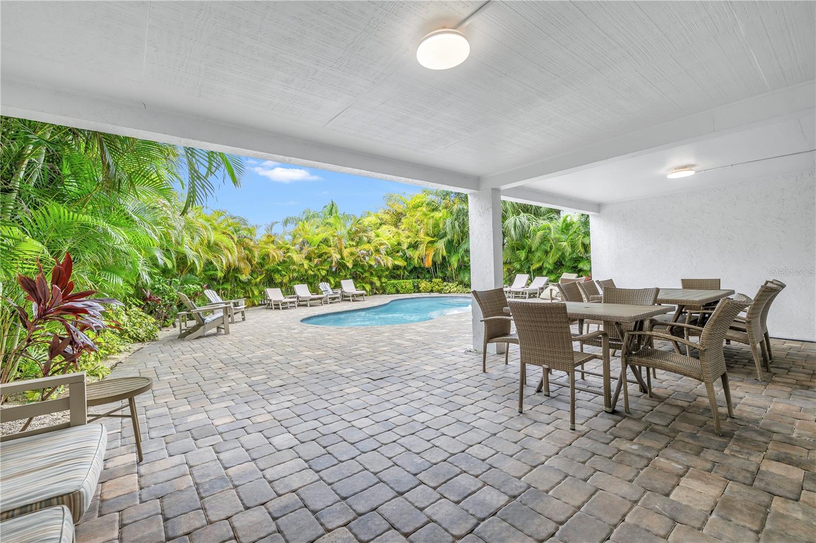 SARASOTA BEACH - Residential