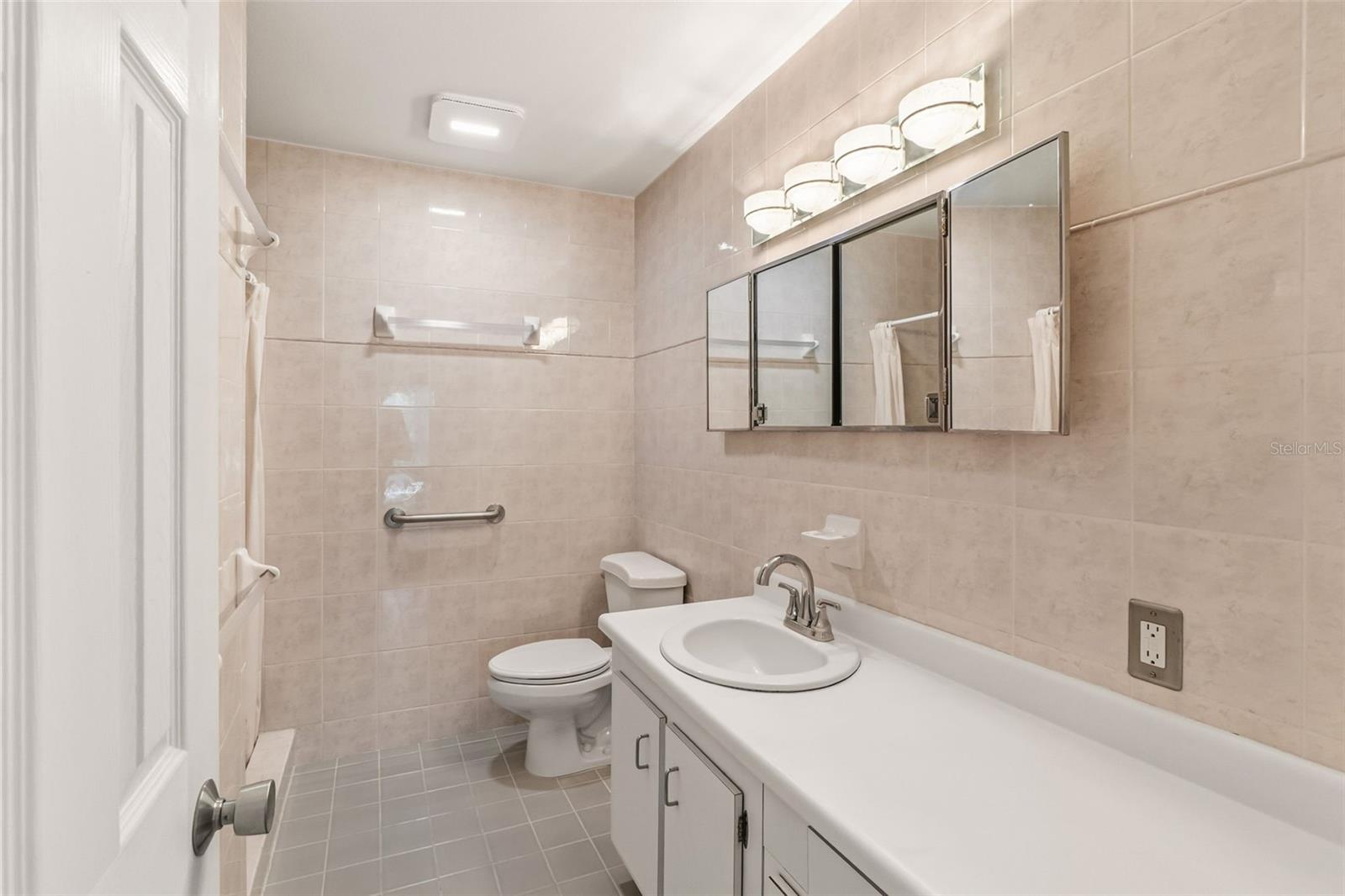 SUTTON PLACE - Residential