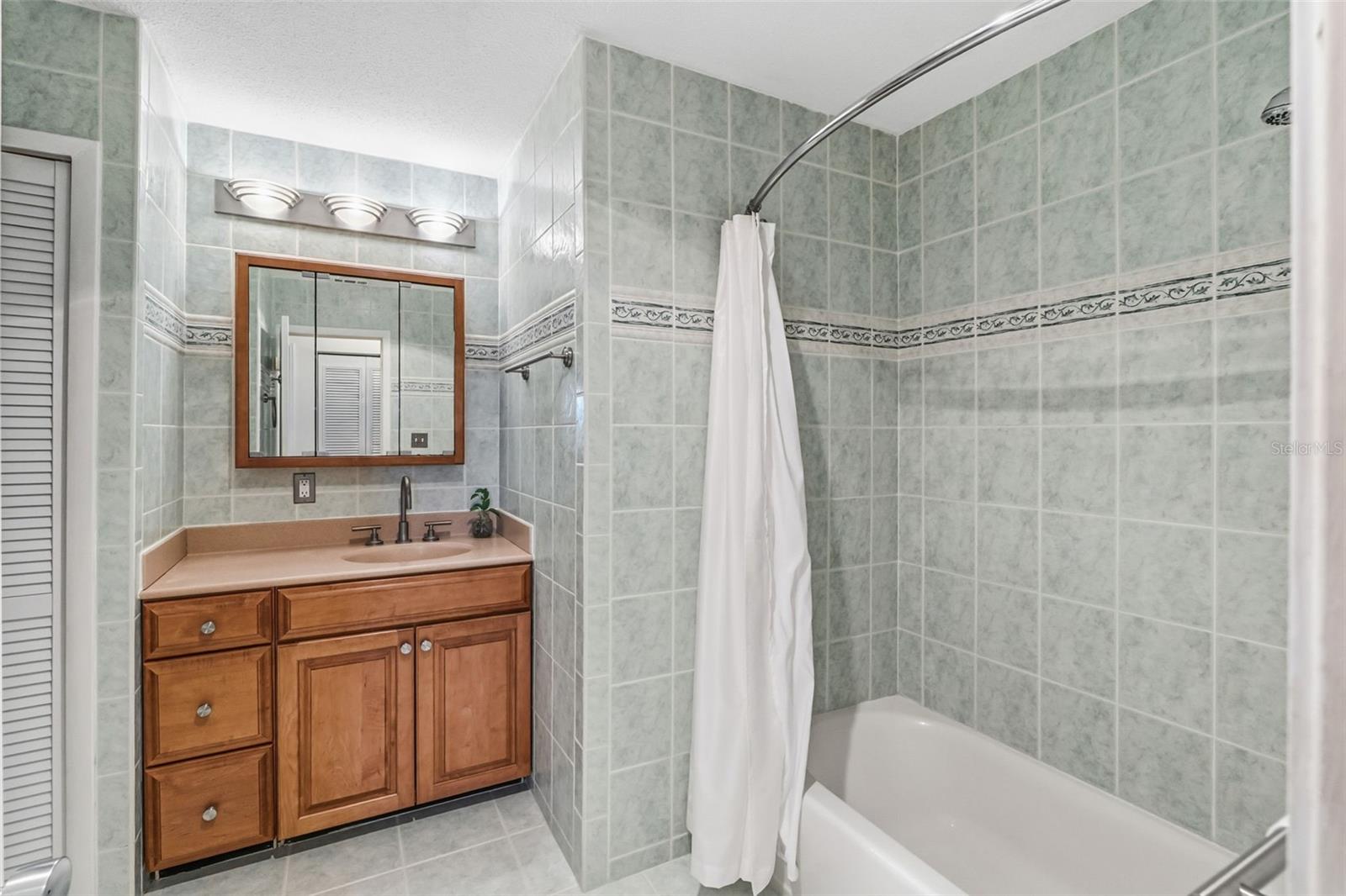 SUTTON PLACE - Residential