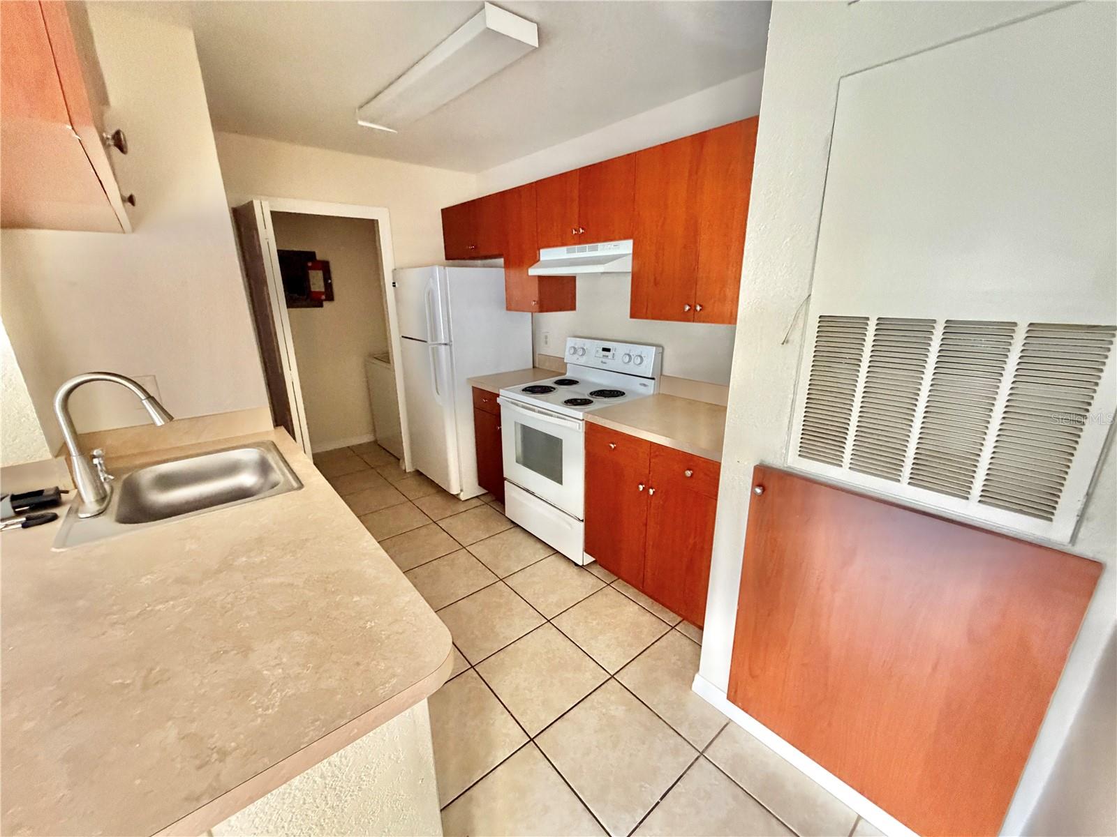 2550 N ALAFAYA TRAIL 2111