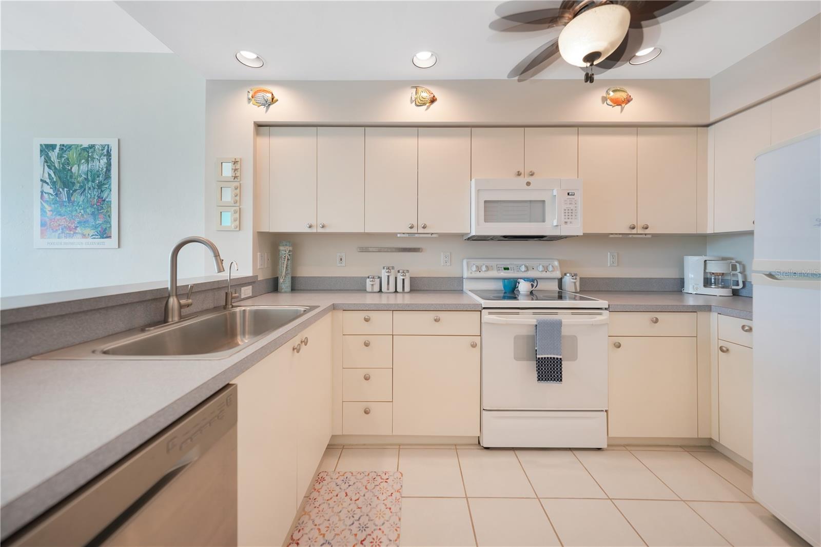 HARBOR TOWERS AT BURNT STORE - Residential